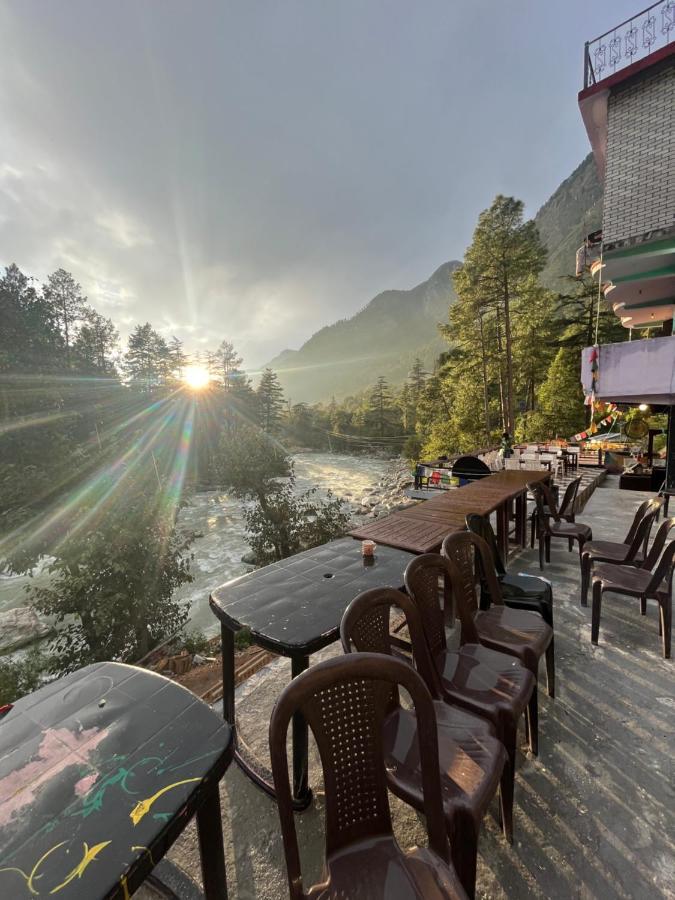 Shanti Cafe & Hostels Kasol Exterior foto