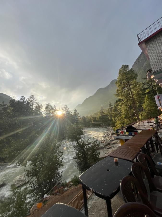 Shanti Cafe & Hostels Kasol Exterior foto