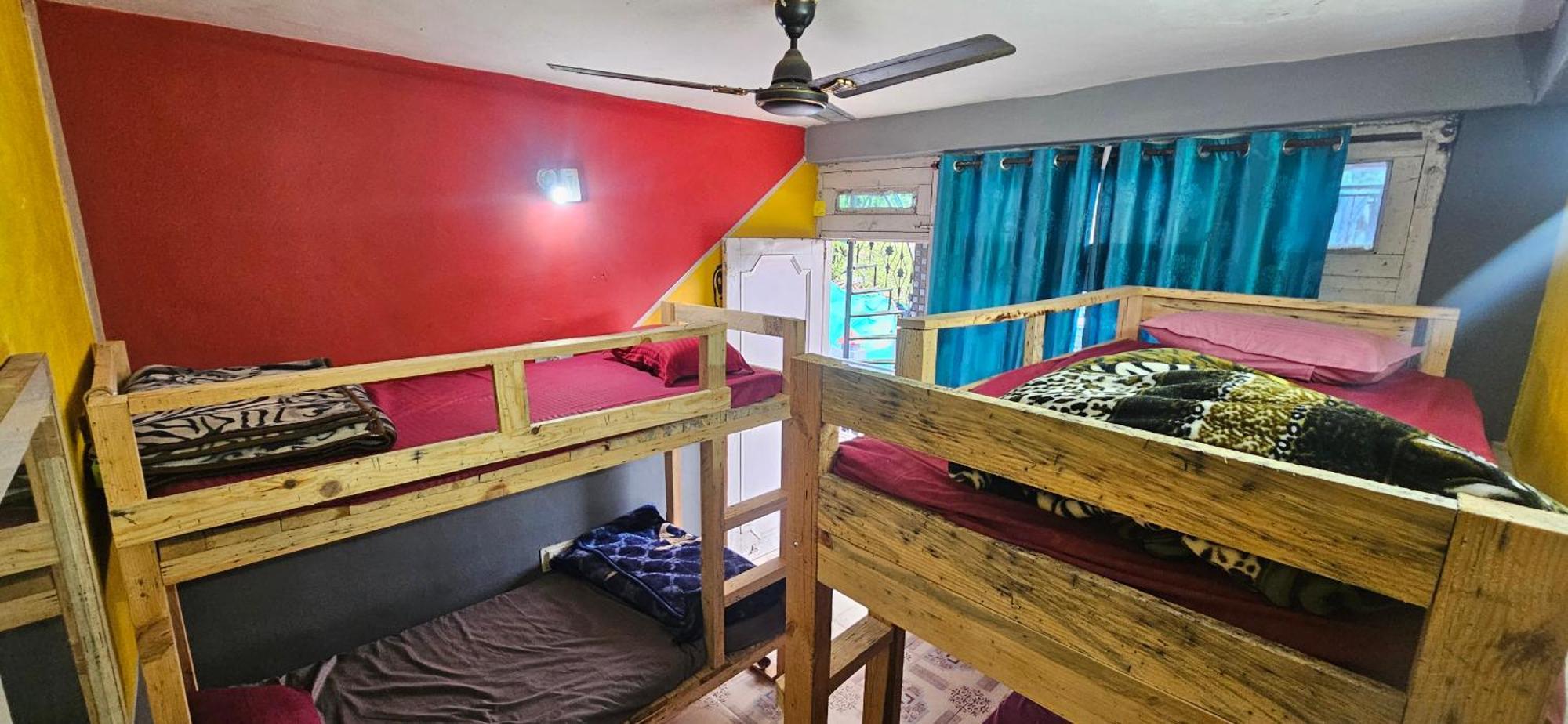 Shanti Cafe & Hostels Kasol Exterior foto