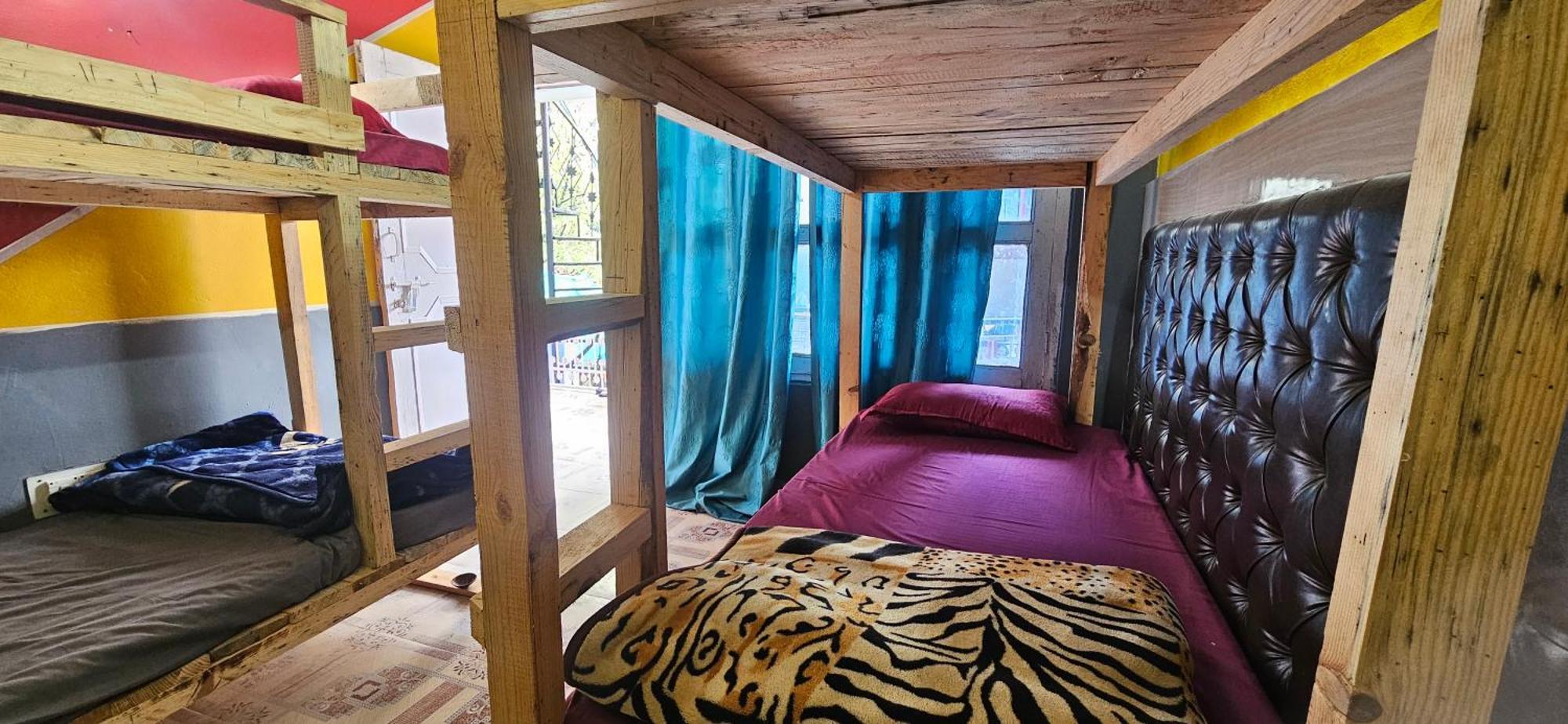 Shanti Cafe & Hostels Kasol Exterior foto